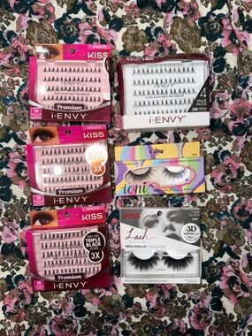 Mix of Lash Styles Including i-ENVY and KISS - Black